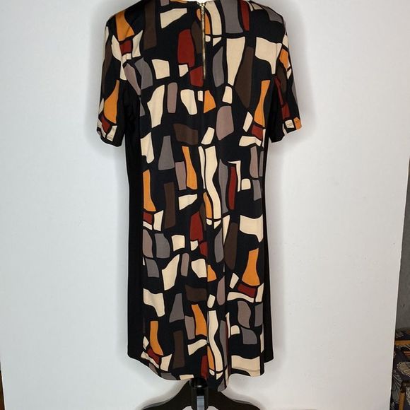 Madison Leigh Dress Mosaic Short Sleeved Dress - Picture 3 of 11